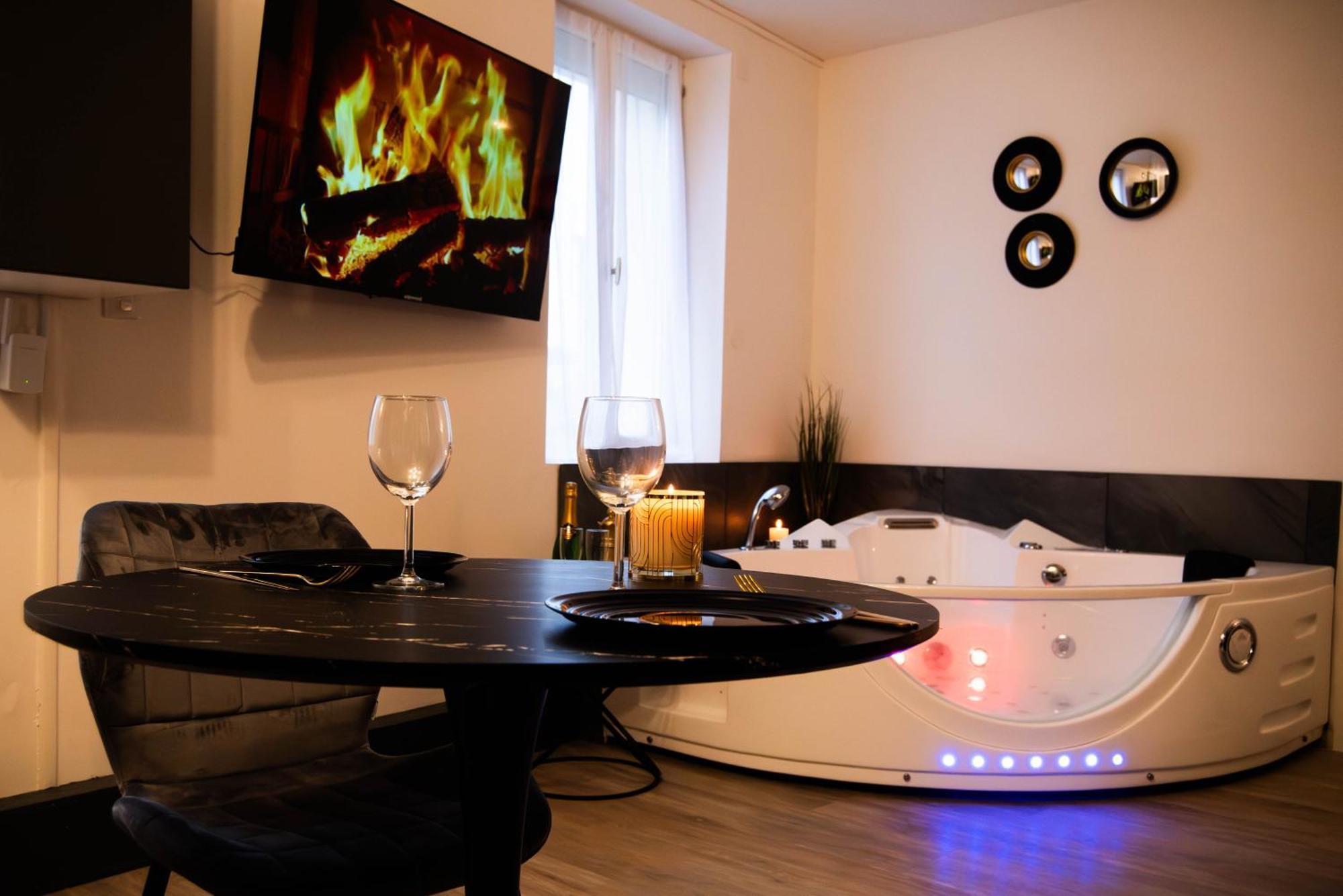 Suite Romantique Jacuzzi Moulins (Allier) Exterior foto