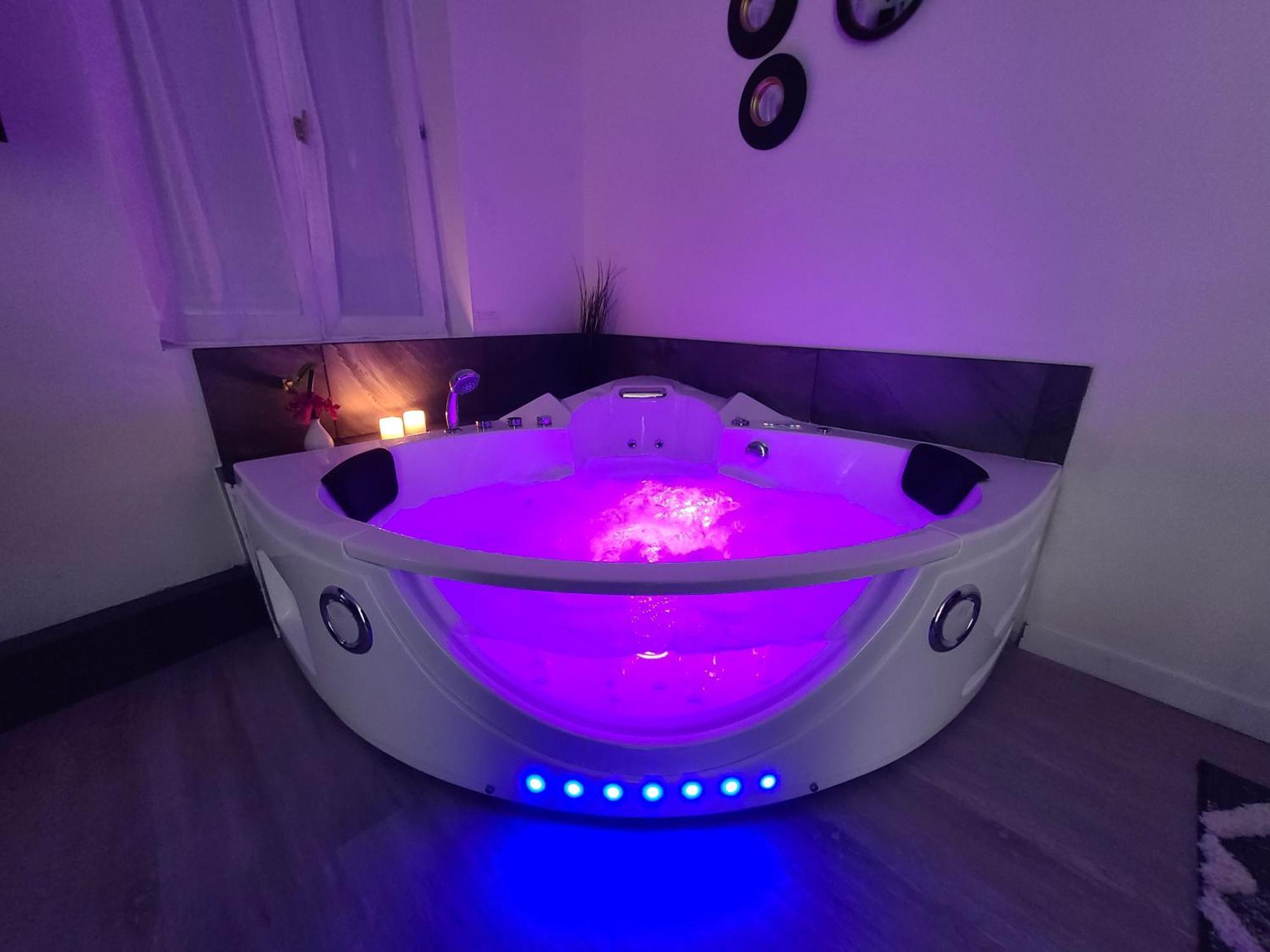 Suite Romantique Jacuzzi Moulins (Allier) Exterior foto