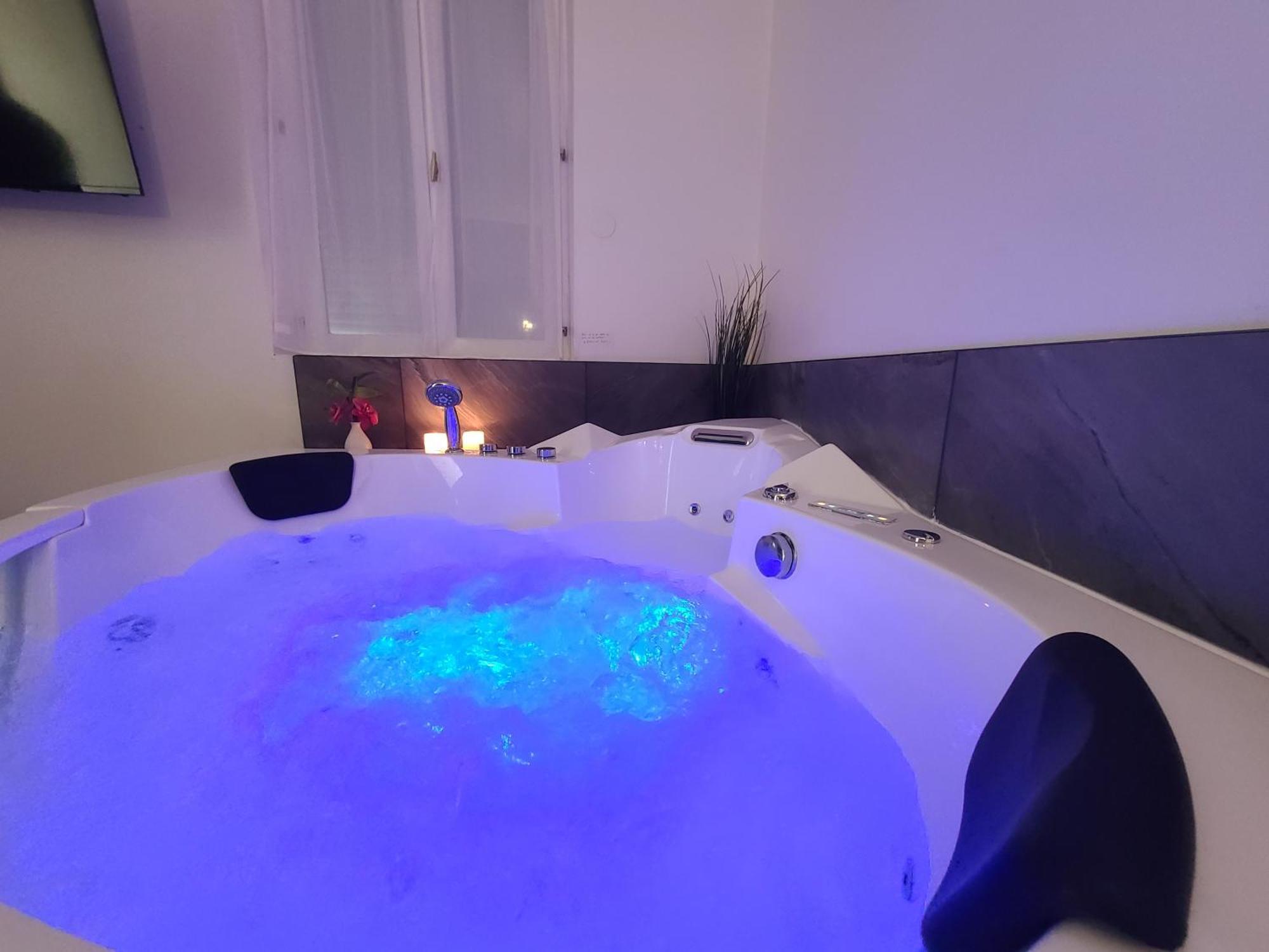 Suite Romantique Jacuzzi Moulins (Allier) Exterior foto